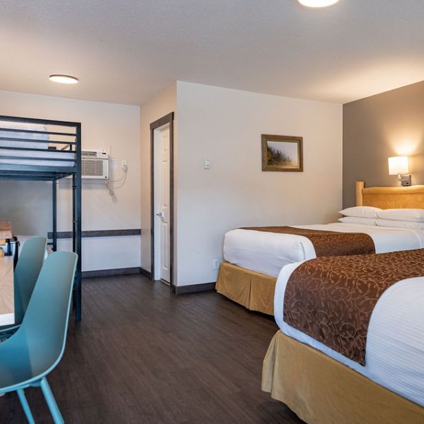 Swiss_Chalet_Motel-Premium_Two_Queen_Room (1)