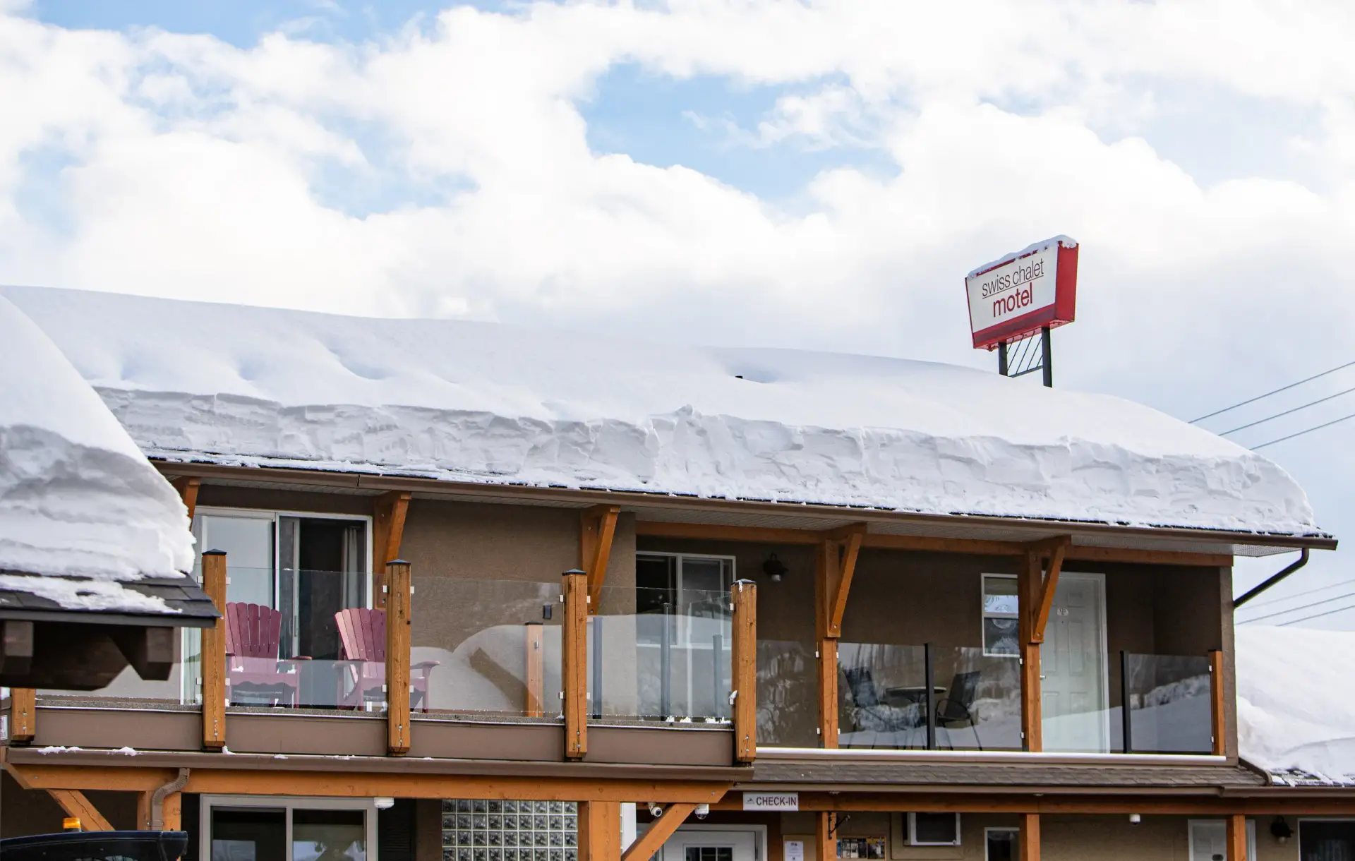 swiss chalet motel 2025 winter 07