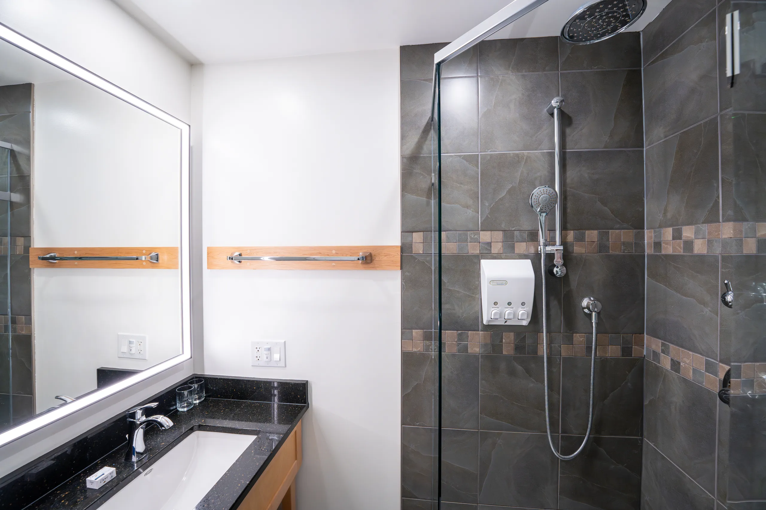swiss chalet motel interior bathrooms 09