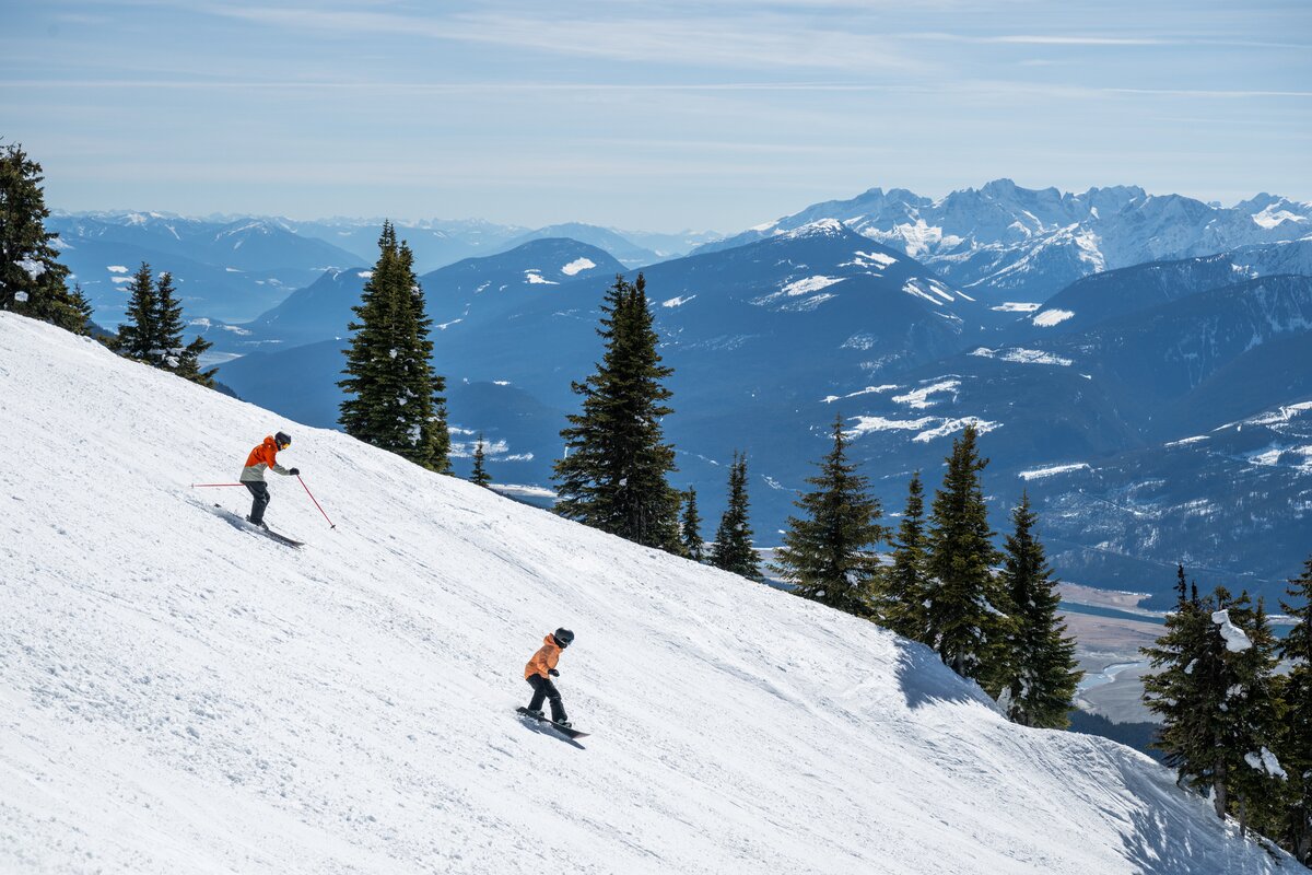 web blog RMR Spring skiing and snowboarding Credit Laura Szanto @lauraszanto March 16 2024 68 3 1